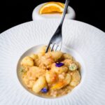 Gnocchi di patate con salsa di orata fresca, arance e pomodorini